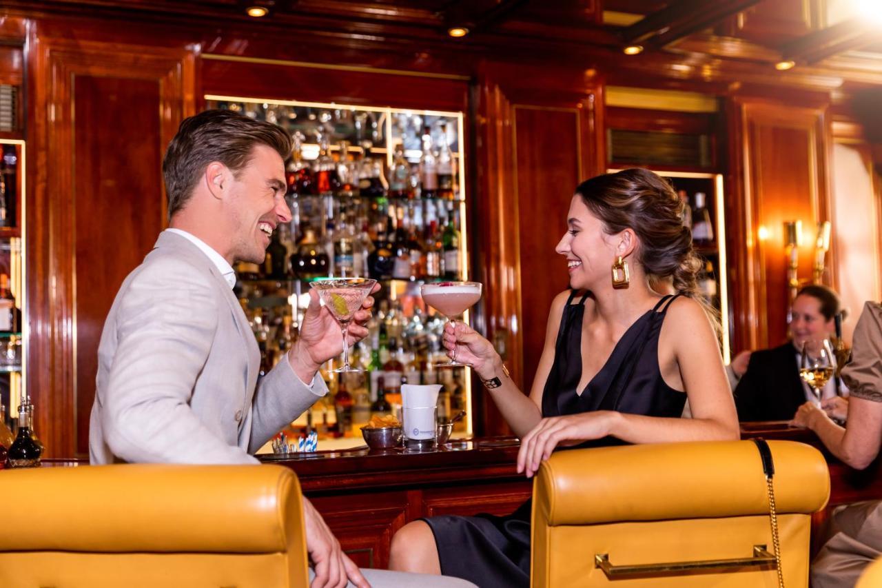 Excelsior Hotel Ernst Am Dom Colonia Exterior foto The bar on board the Blue Train