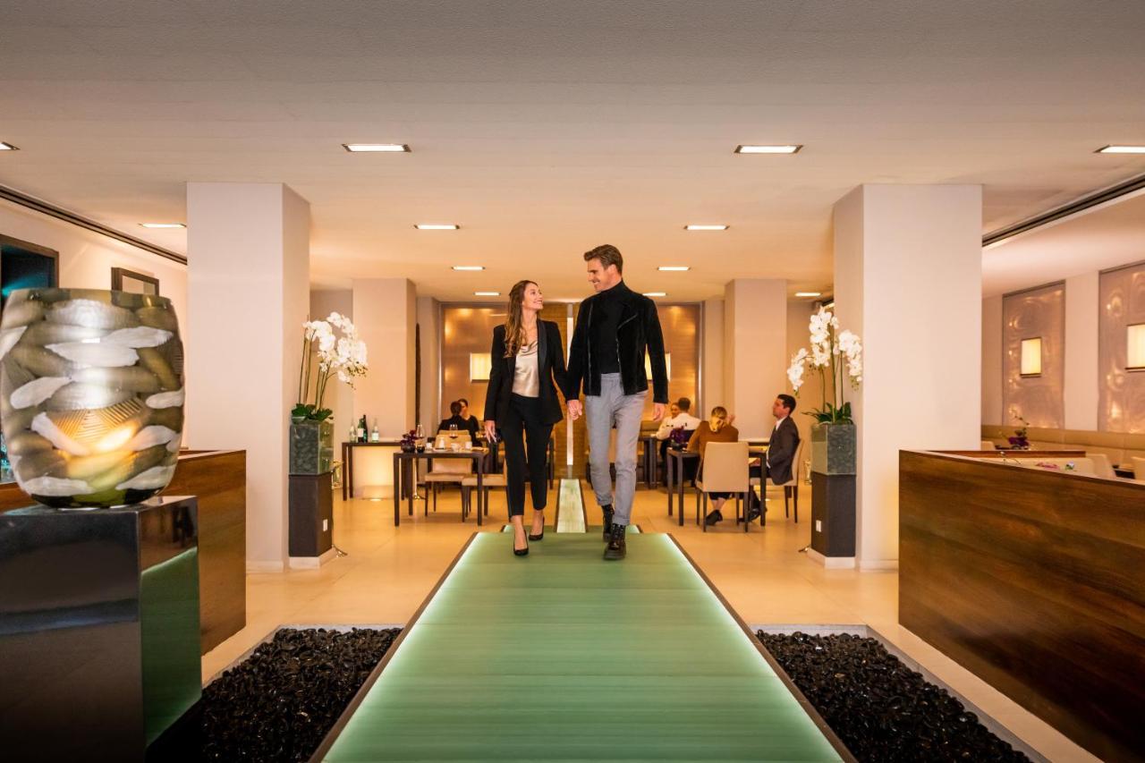 Excelsior Hotel Ernst Am Dom Colonia Exterior foto The Green Carpet