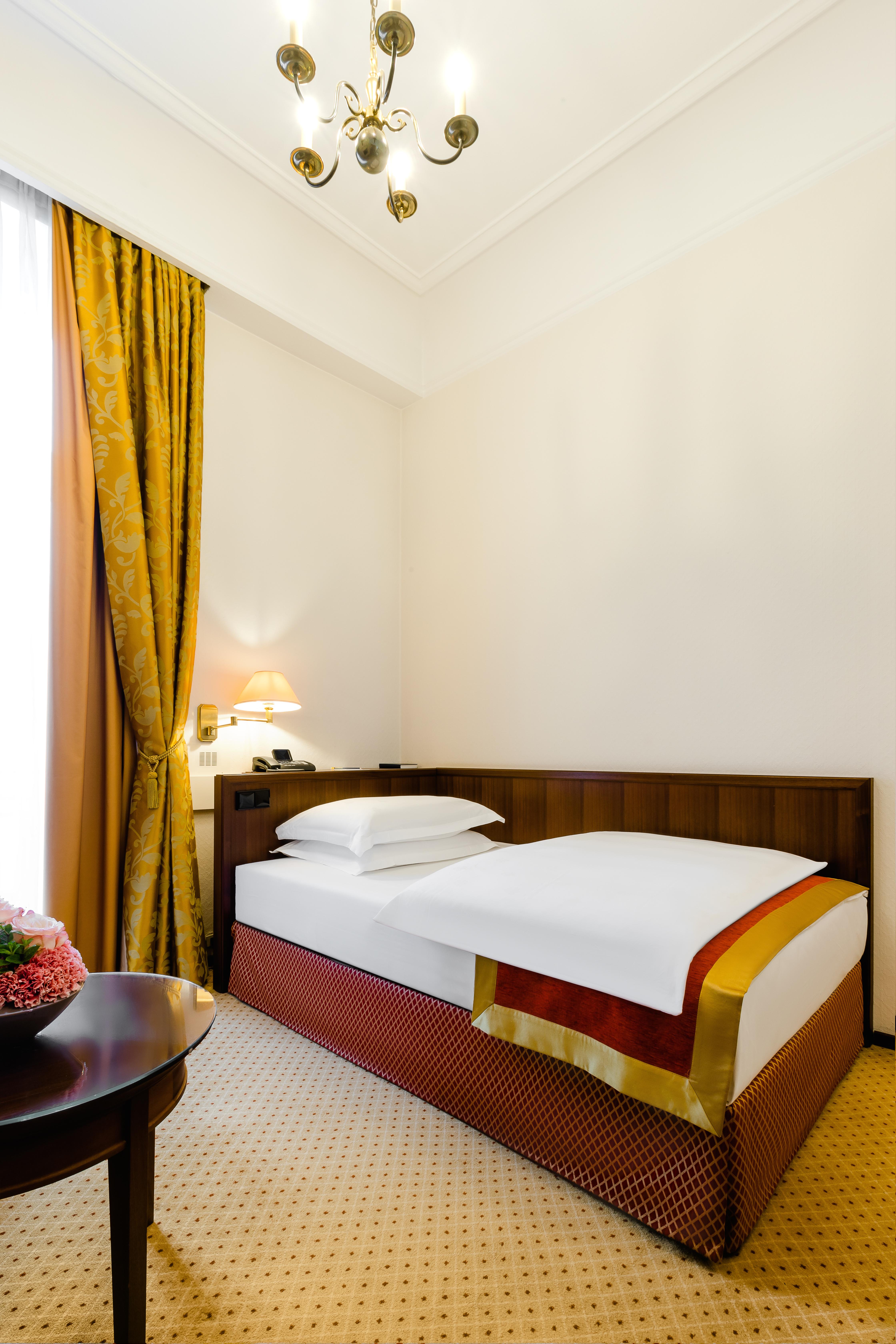 Excelsior Hotel Ernst Am Dom Colonia Exterior foto A single bed