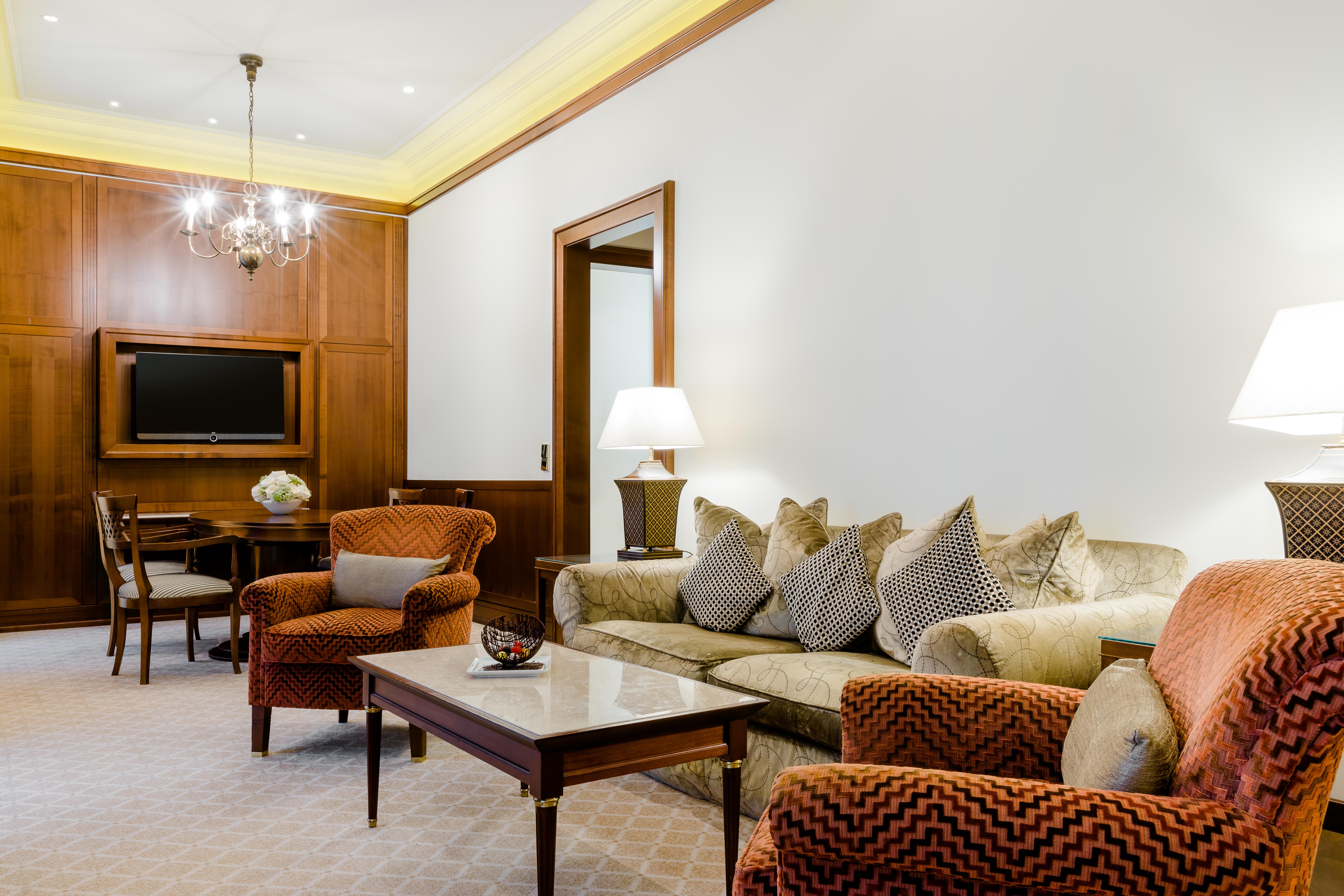Excelsior Hotel Ernst Am Dom Colonia Exterior foto A living room at the hotel