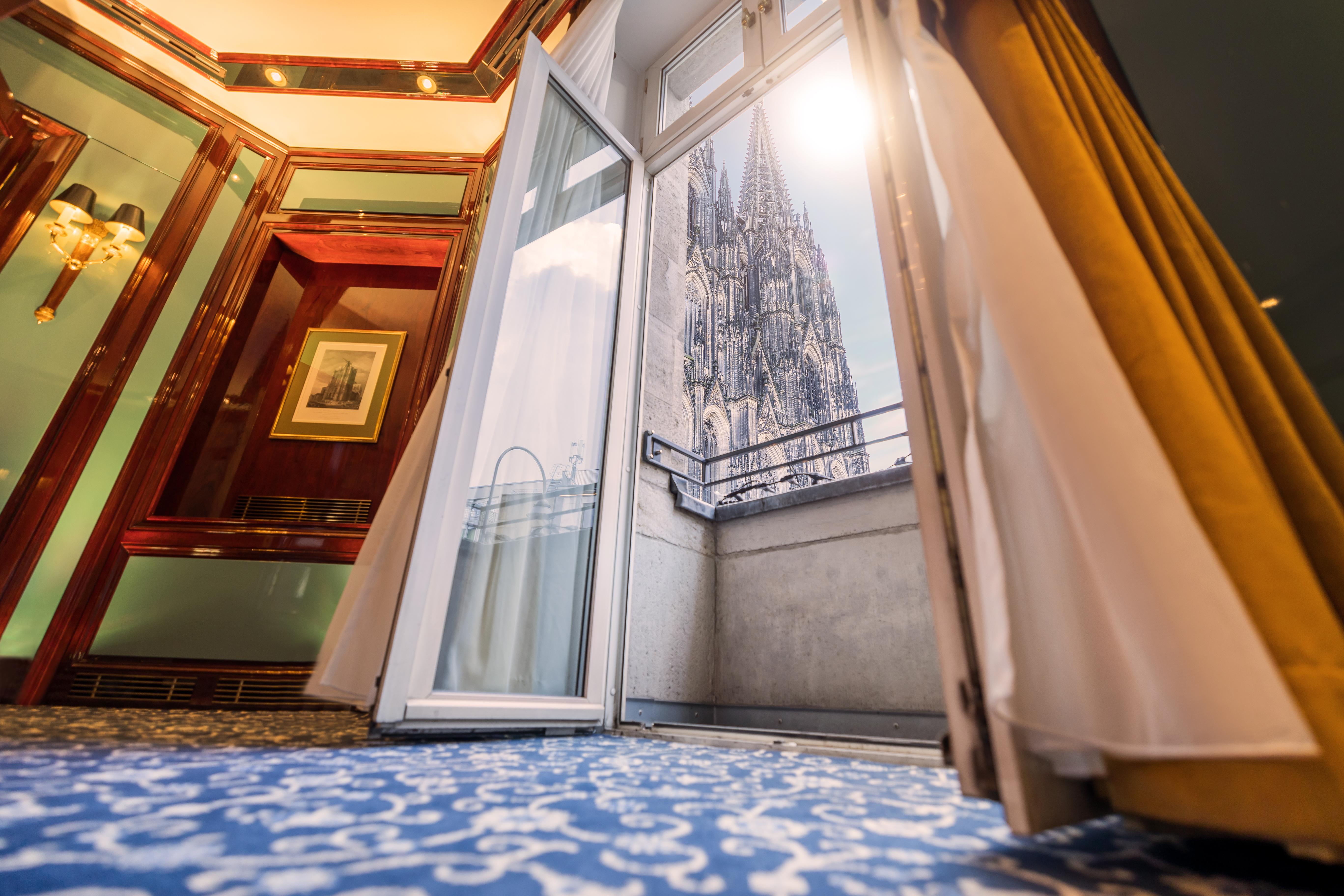 Excelsior Hotel Ernst Am Dom Colonia Exterior foto A room with a view